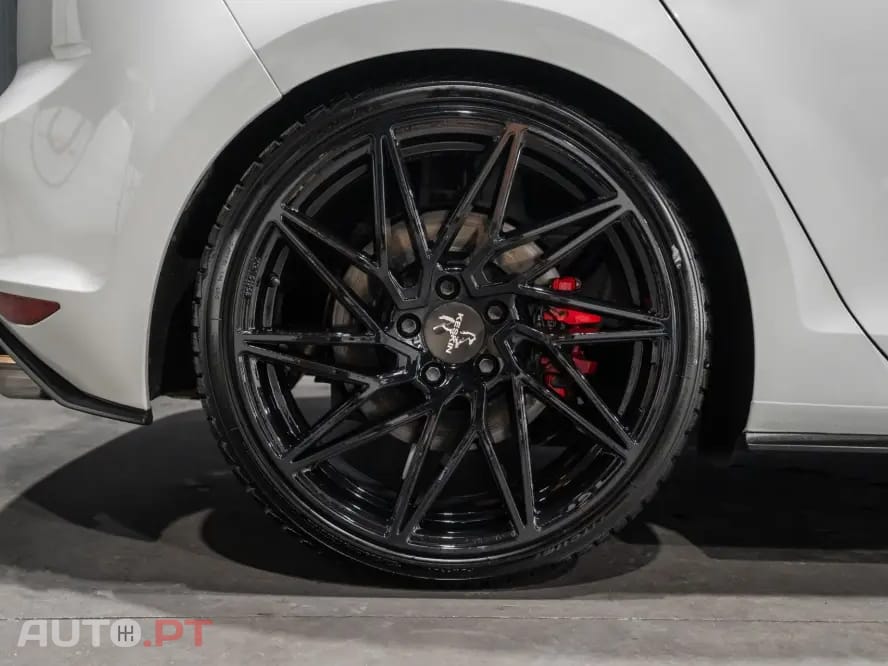 Volkswagen Golf GTI Performance BlueMotion DSG