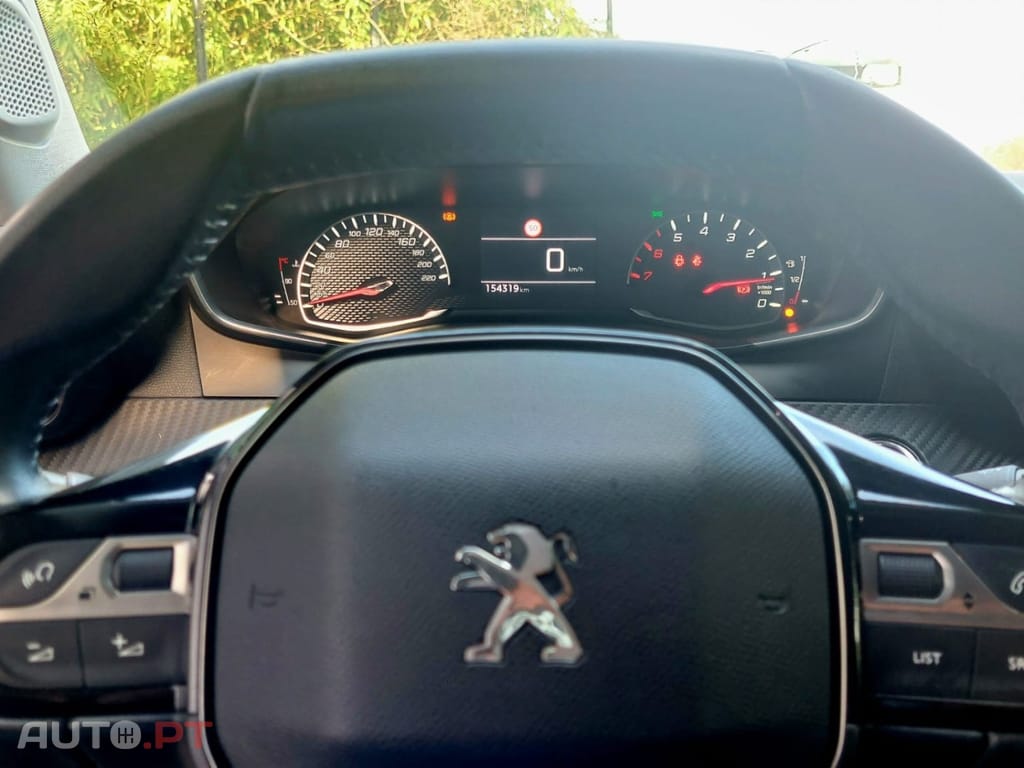 Peugeot 2008 1.5 BlueHDi Allure Pack