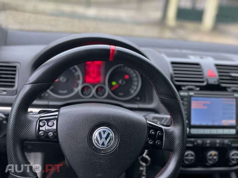 Volkswagen Golf 30 anos