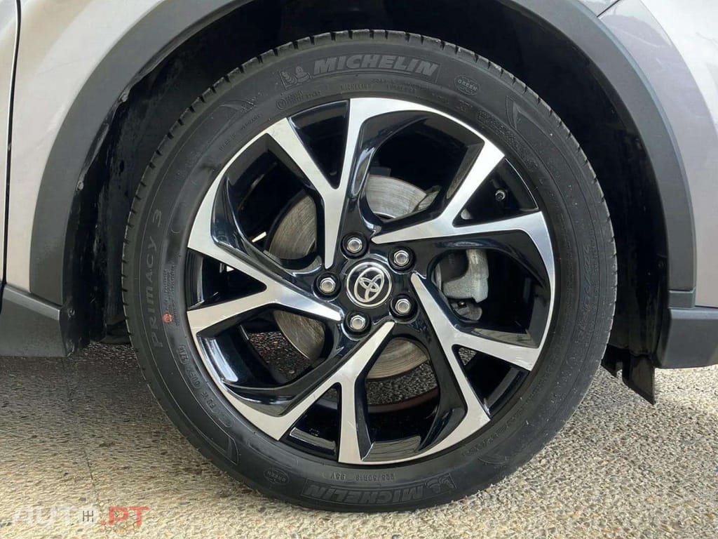 Toyota C-HR 2.0 Hybrid Square Collection