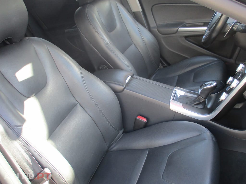 Volvo V60 2.0 D4 Momentum Plus Geartronic 180 cv