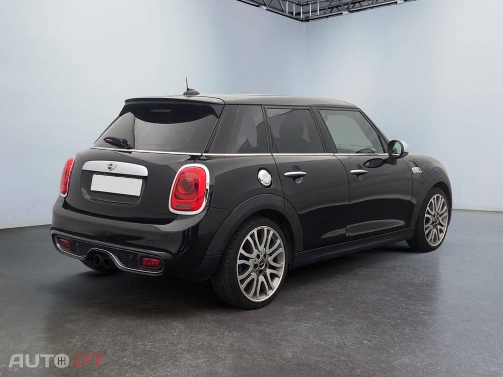 MINI Cooper S Finition Red Hot Chili