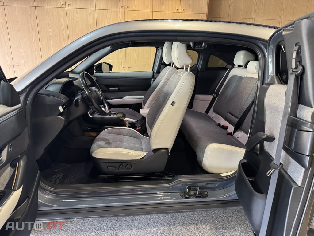 Mazda MX-30 e-SKYACTIV Advantage+Modern Confidence