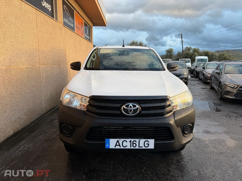Toyota Hilux 2.4 D-4D 4WD CD Premium Edition