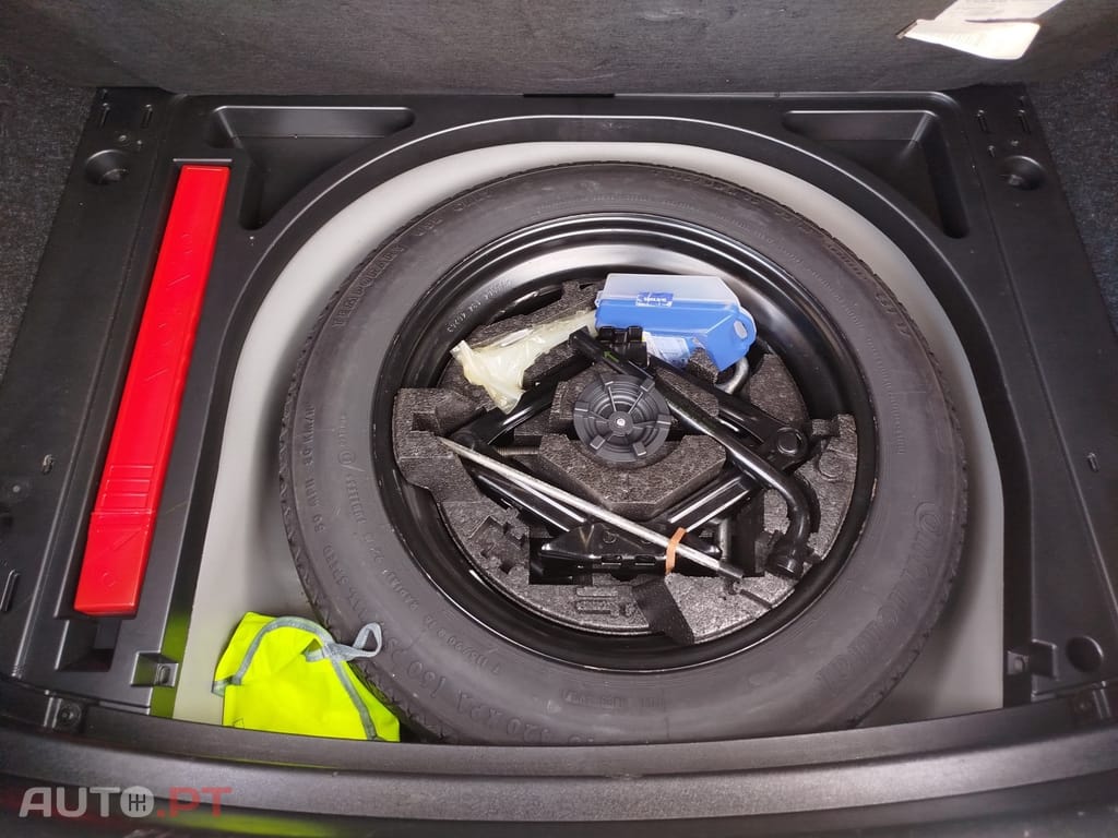 Volvo V40 2.0 D4 R-Design