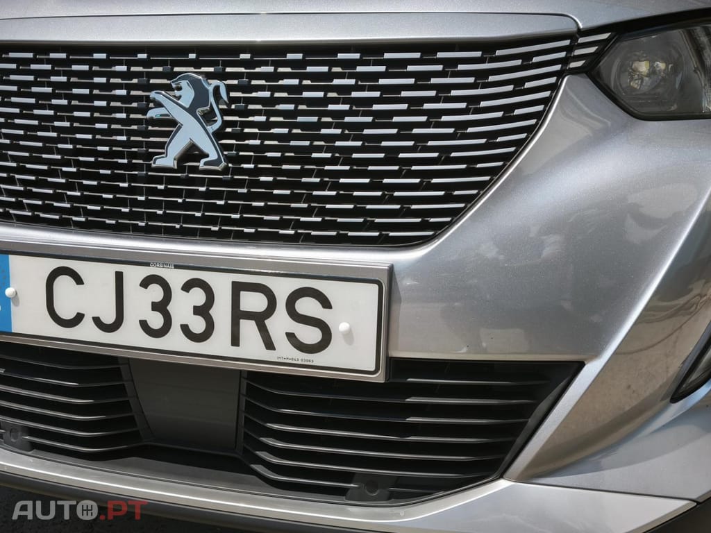 Peugeot e-2008 50 kWh GT — fotografia 7