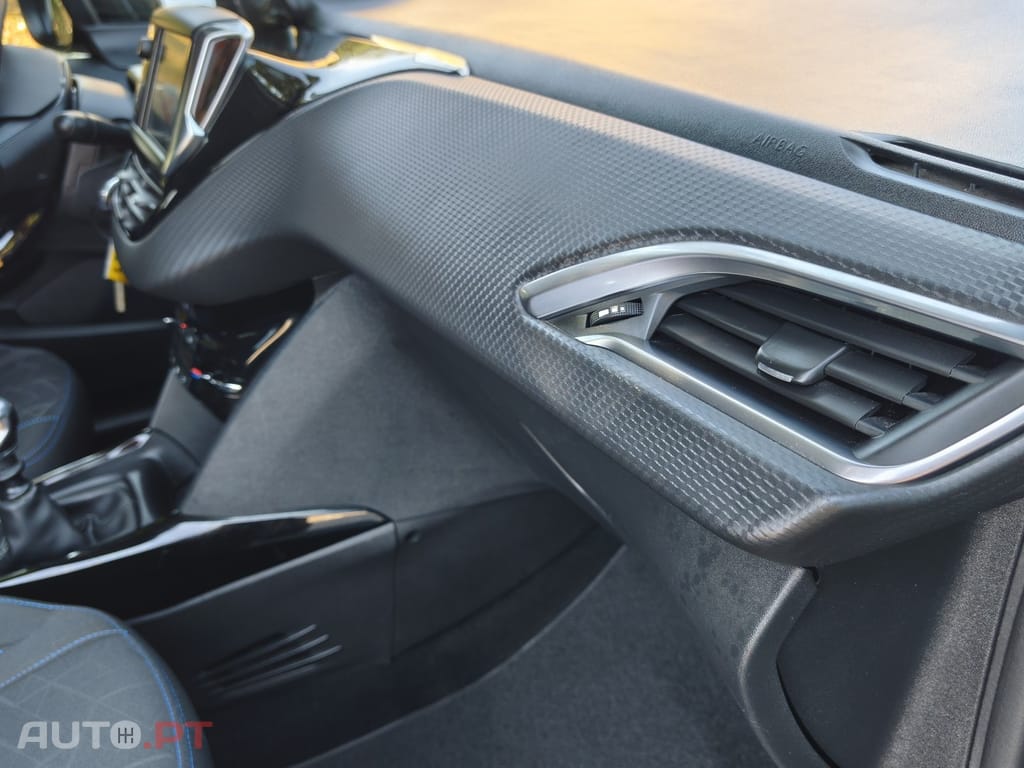 Peugeot 2008 1.2 PureTech Signature