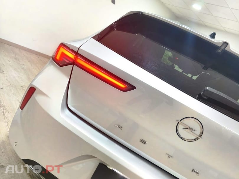 Opel Astra 1.6 T PHEV Elegance