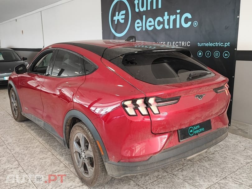 Ford Mustang Mach-E 75.7 kWh Base