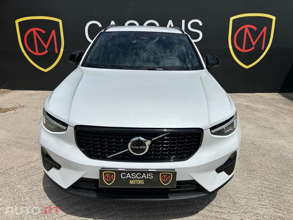 Volvo XC40 2.0 B3 Plus Dark