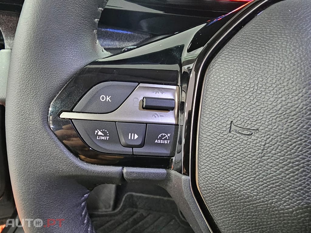Peugeot 408 1.2 PureTech Allure EAT8