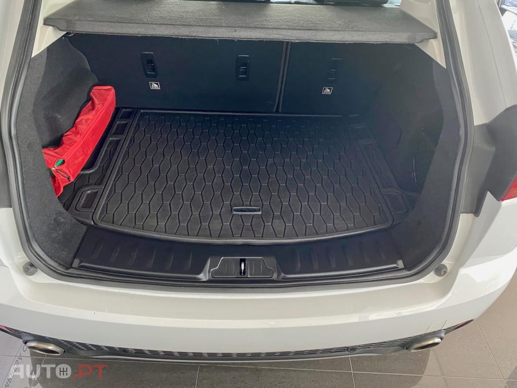 Jaguar E-Pace 2.0 i4D R-Dynamic S — fotografia 25