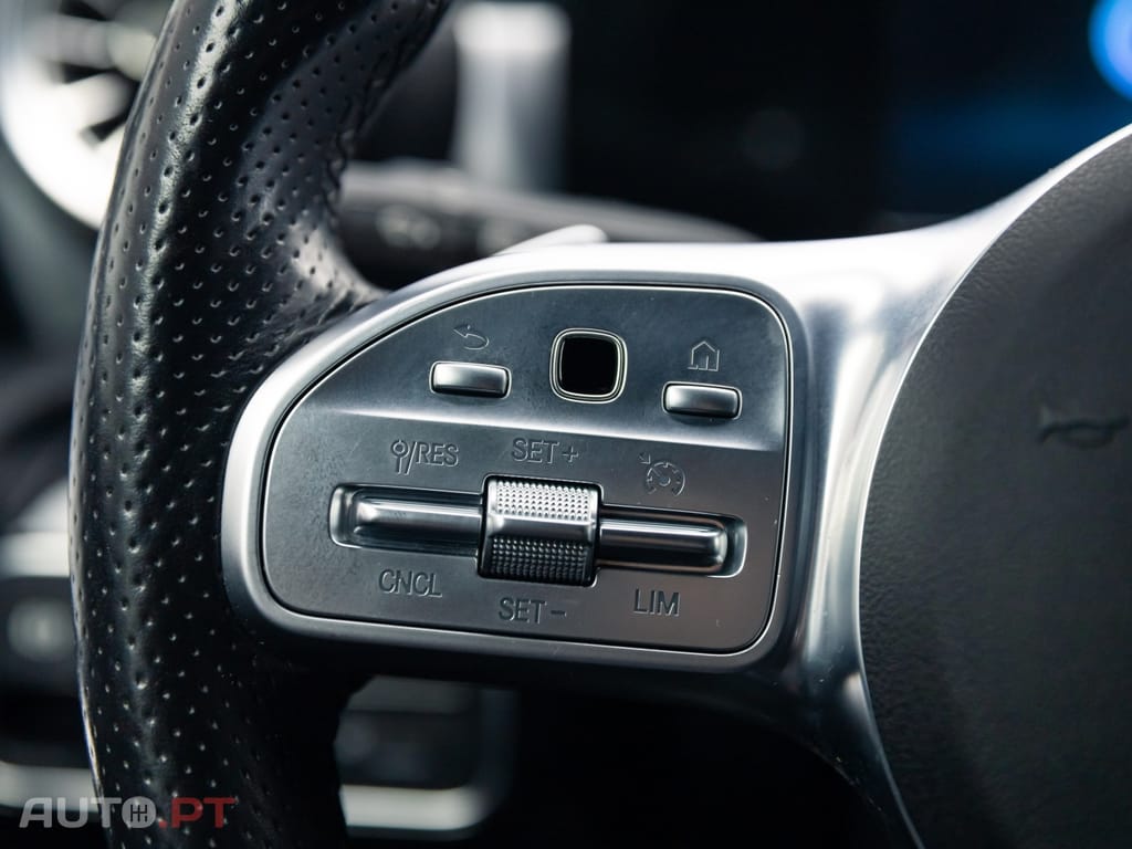 Mercedes-Benz A 250 e AMG Line