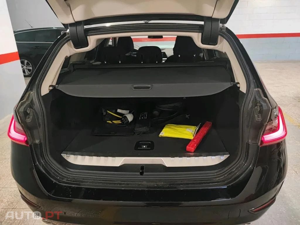 BMW 330 e Touring Corporate Edition Auto