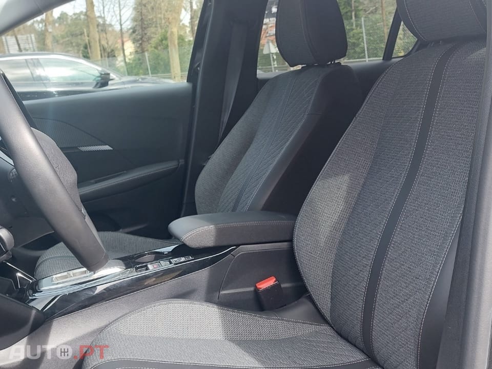 Peugeot E-208 50 kWh Style