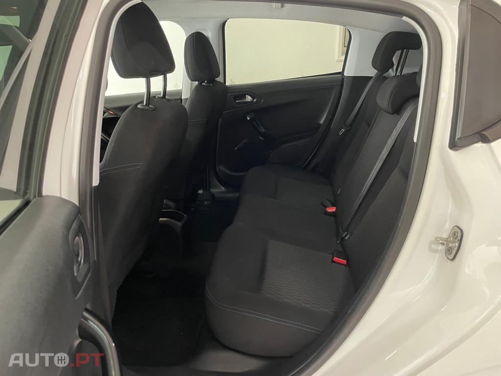 Peugeot 208 1.2 PureTech Signature