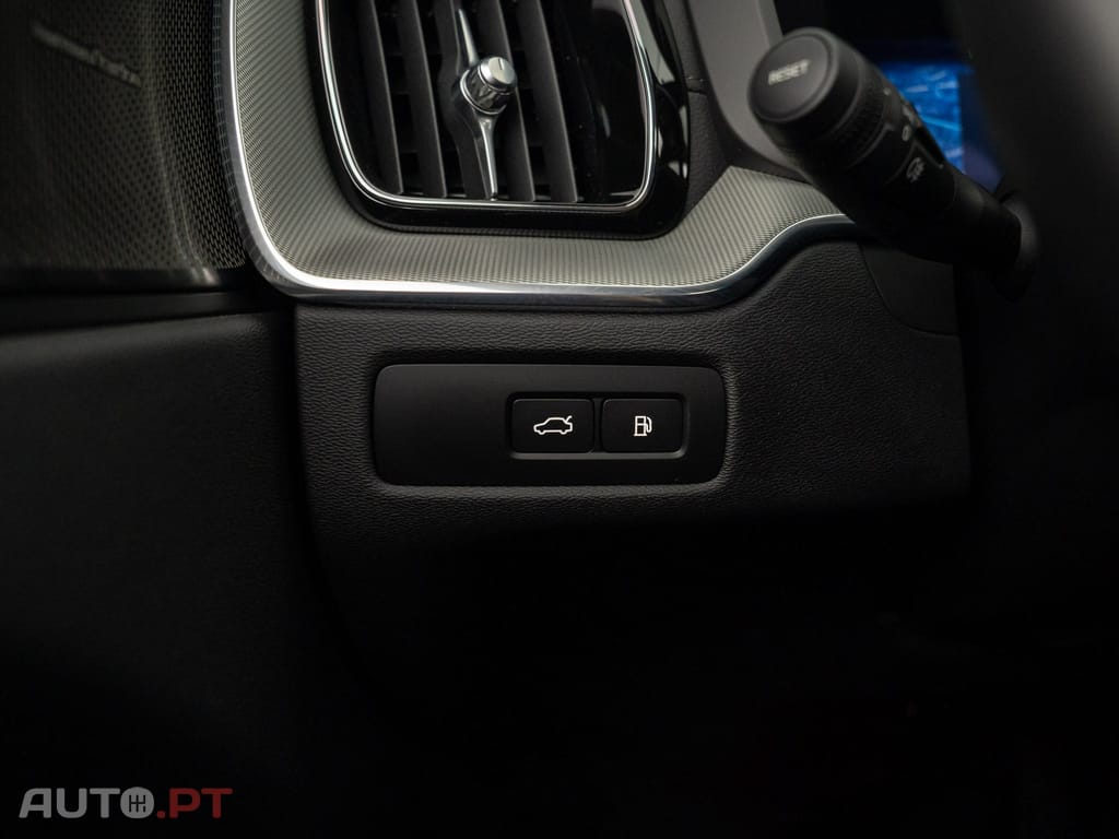 Volvo XC60 2.0 T6 PHEV Ultra Dark AWD