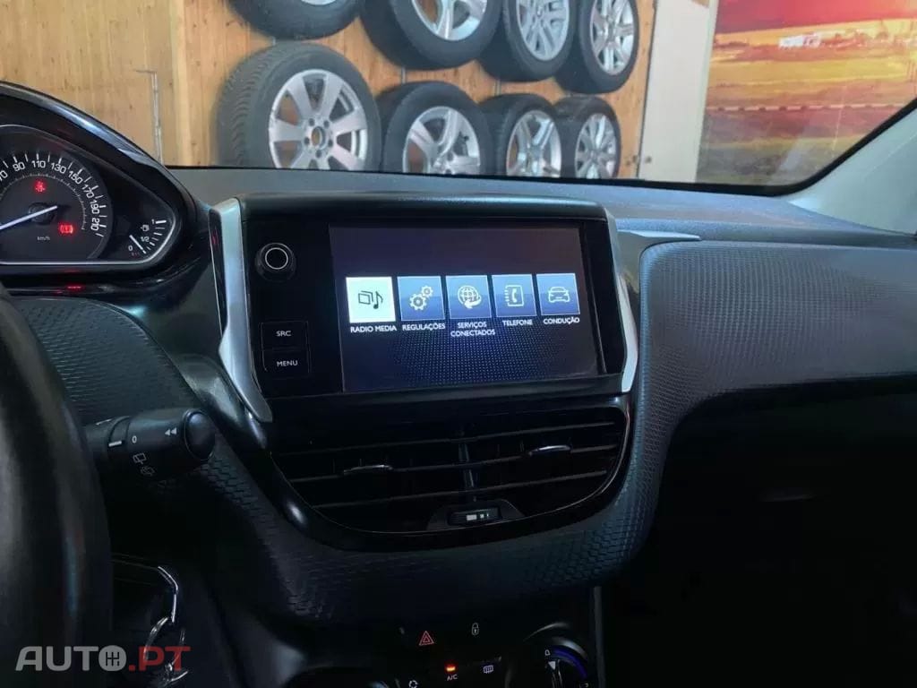 Peugeot 208 1.2 VTi SE Style