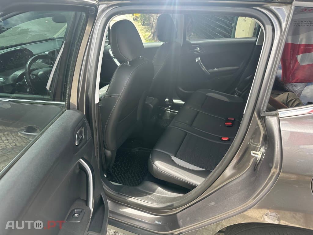 Peugeot 2008 1.6 e-HDi Allure 2-Tronic