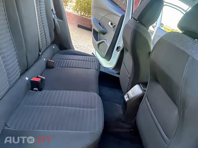 Peugeot E-2008 50 kWh Style