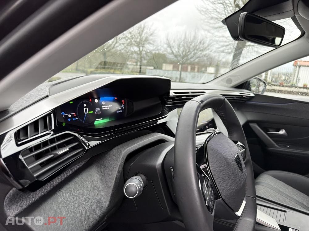 Peugeot 408 1.6 Hybrid Allure Pack e-EAT8