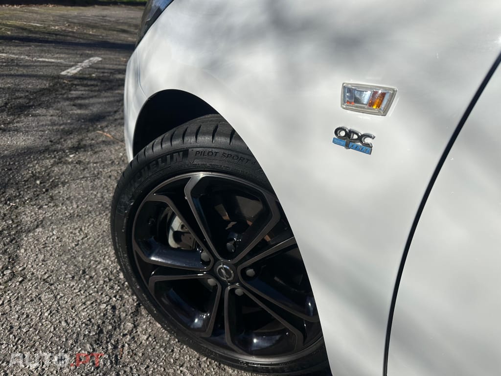 Opel Corsa 1.4 T GSi J18