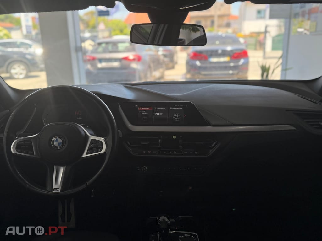 BMW 118 i Pack Desportivo M Auto