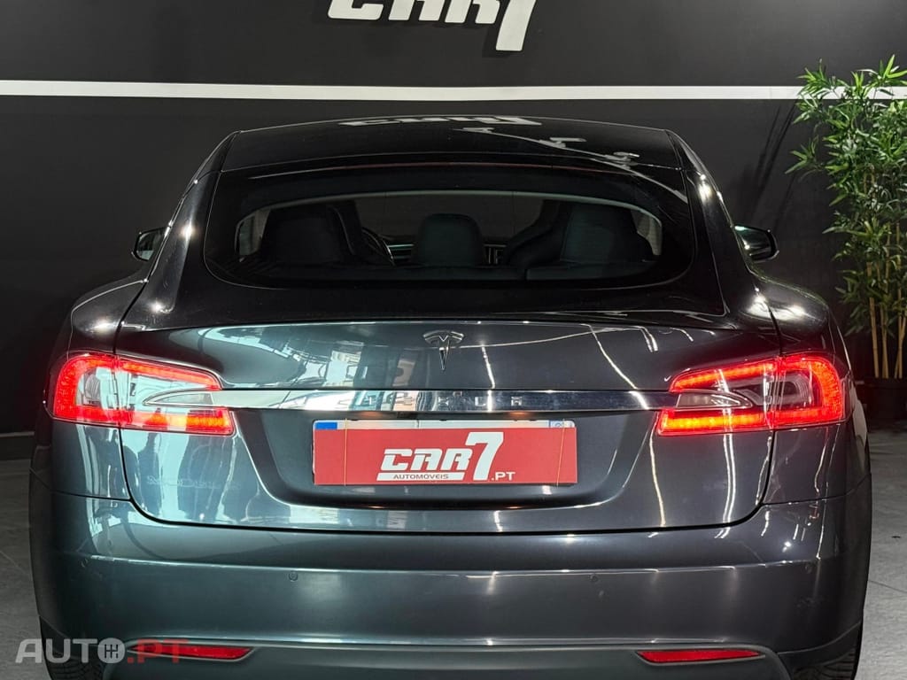 Tesla Model S 85D
