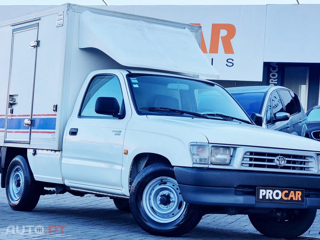 Toyota Hilux 2.4 D LN145LM Cx Met.