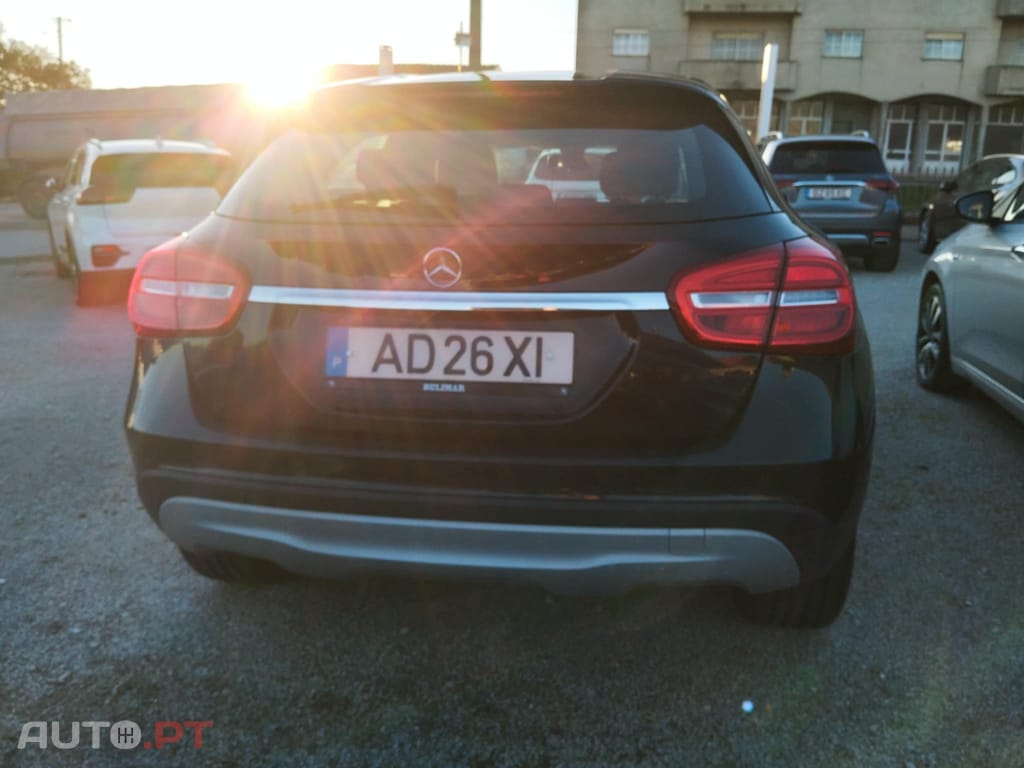 Mercedes-Benz GLA 180 automático