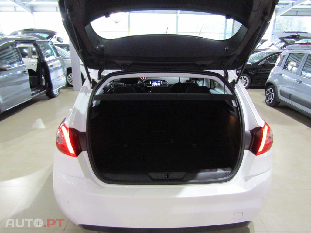 Peugeot 308 1.5 BlueHDi Style EAT8