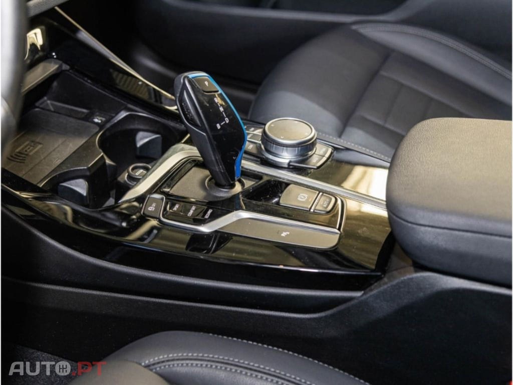 BMW iX3 I.V.A DEDUTIVEL 