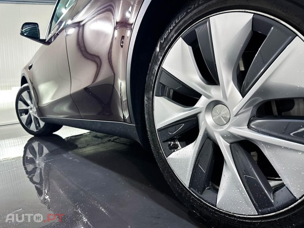 Tesla Model Y Long Range RWD