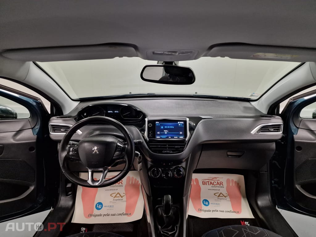 Peugeot 2008 1.2 PURETECH STYLE