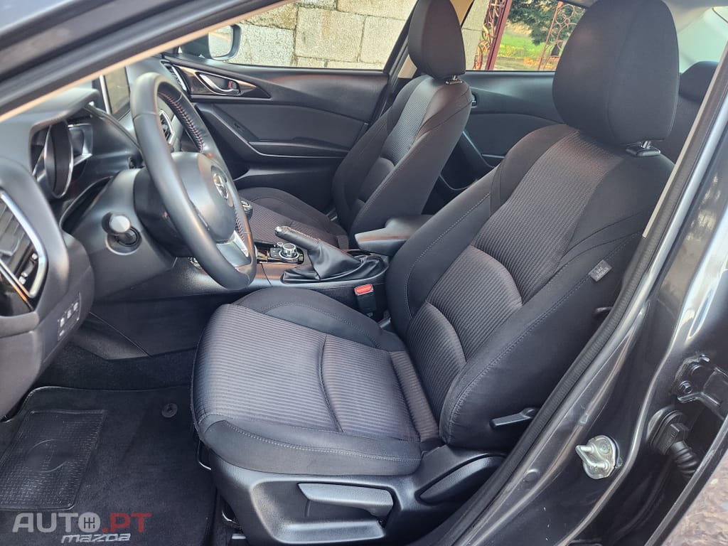 Mazda 3 1.5 Sky-D Excellence Navi