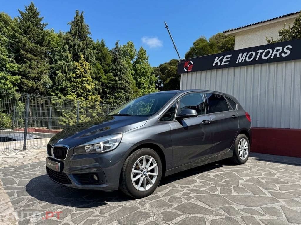BMW 216 d Line Luxury Auto — fotografia 2