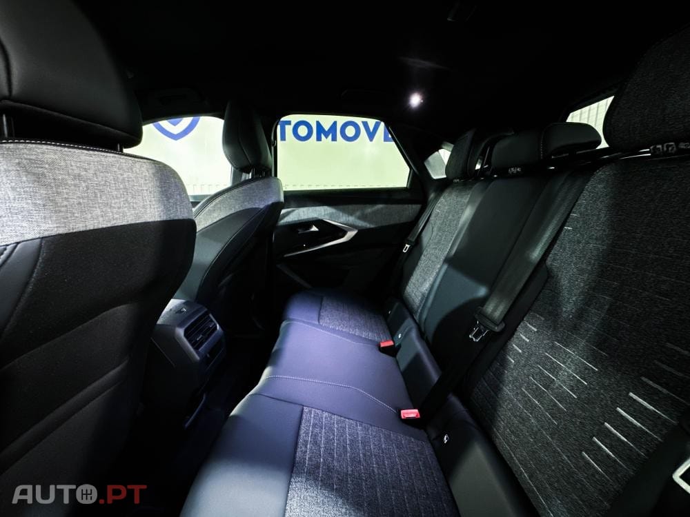 Peugeot 3008 1.2 Hybrid Allure e-DCS6