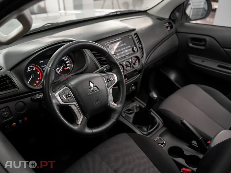Mitsubishi L200 2.3 DI-D CD Invite 4WD