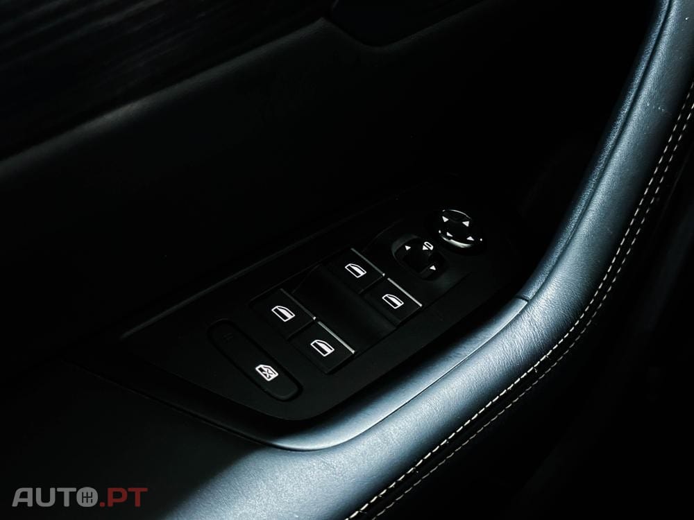 Peugeot 508 SW e-EAT8 225