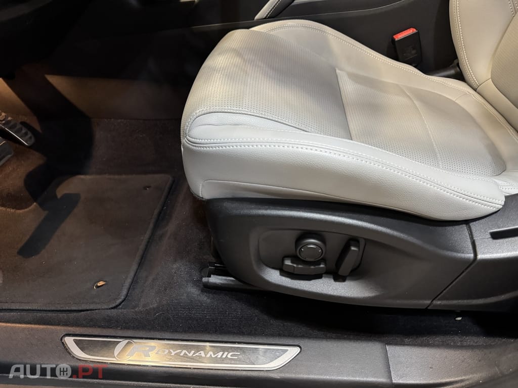 Jaguar E-Pace 1.5 P300e R-Dynamic HSE AWD Aut.