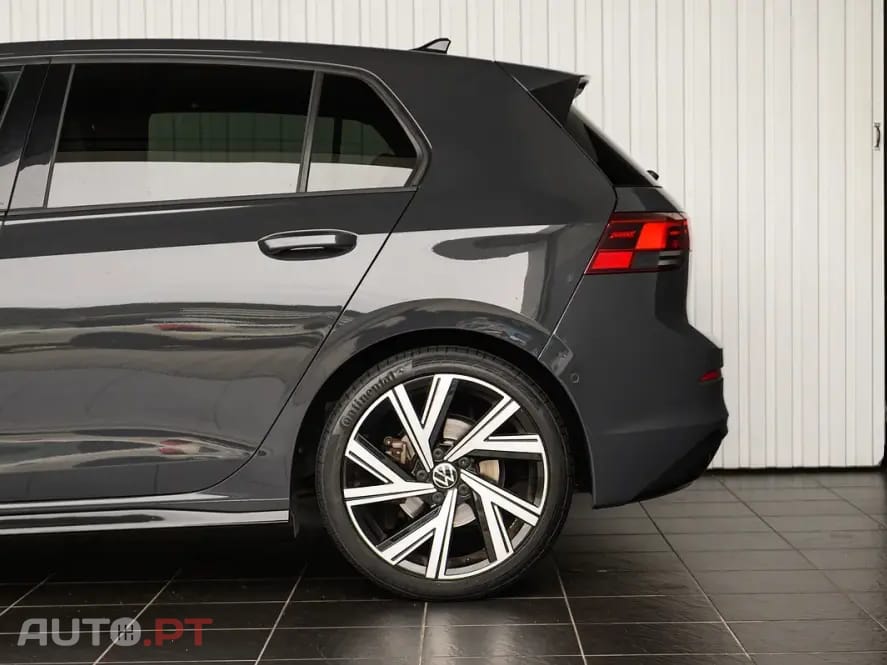 Volkswagen Golf 1.5 eTSI OPF DSG R-Line