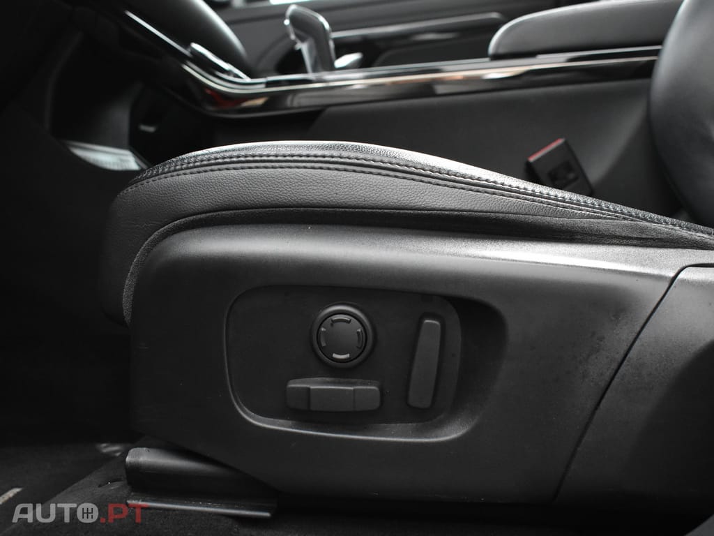 Land Rover Evoque 1.5 P300e AWD R-Dynamic SE Auto