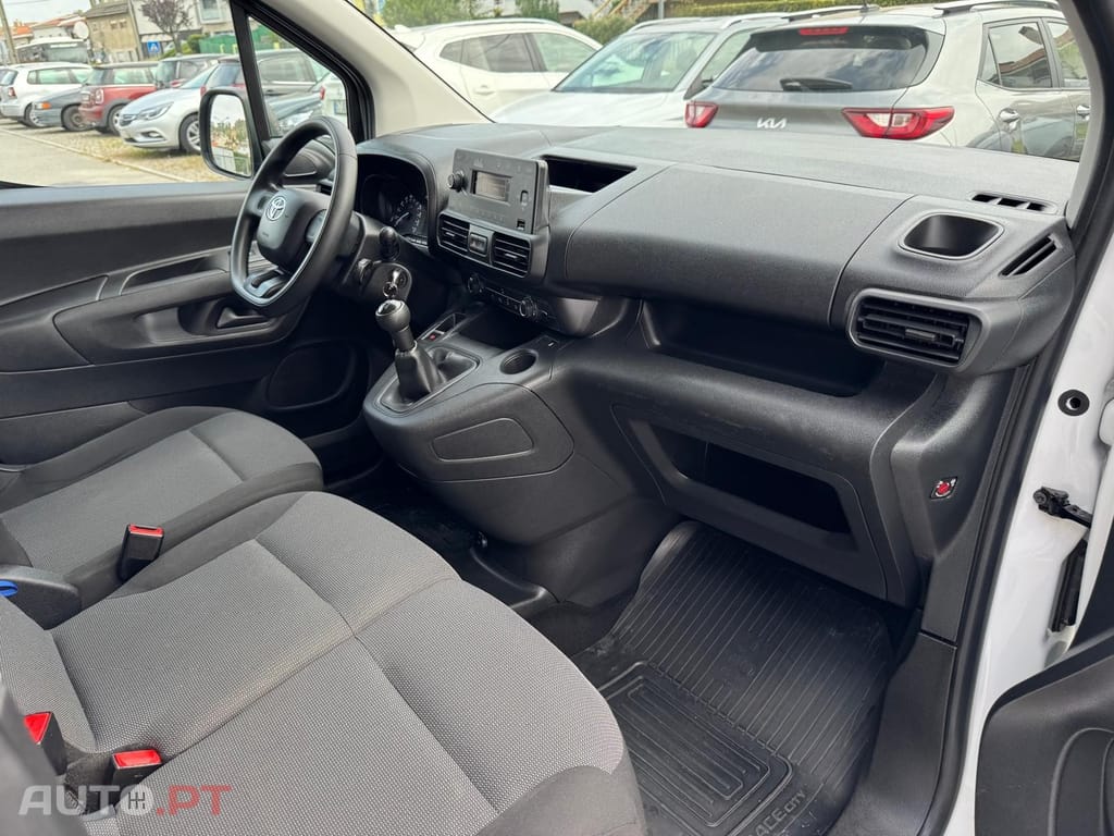 Toyota Proace 1.5D L1 Comfort - IVA DEDUTÍVEL