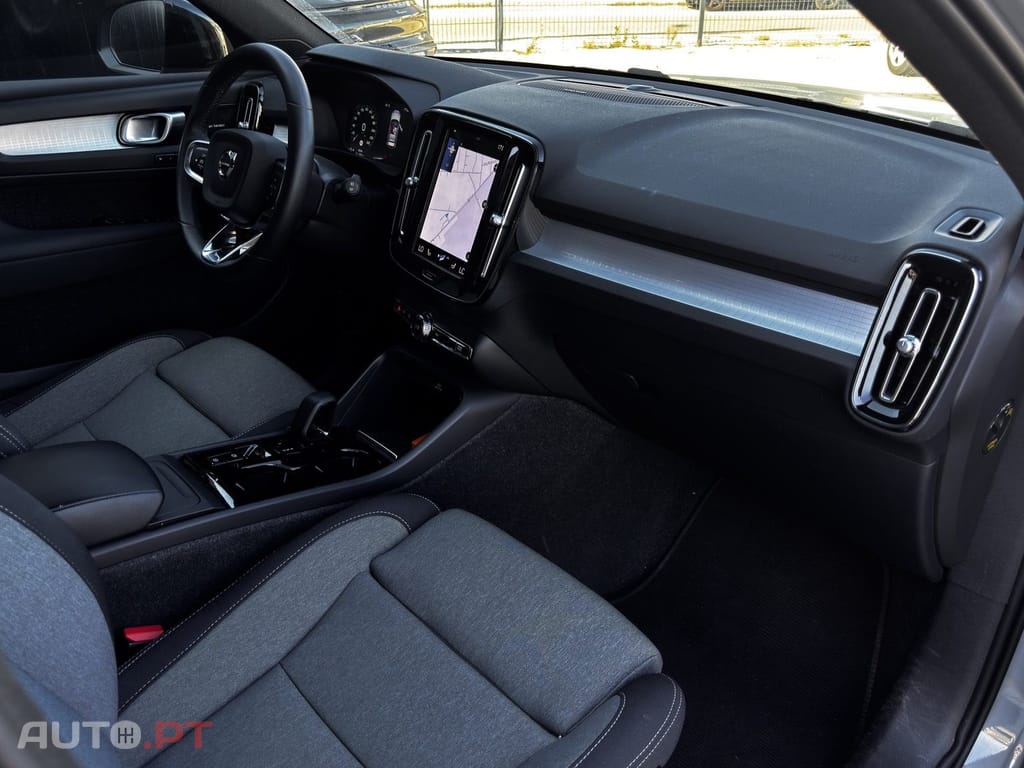 Volvo XC40 1.5 T2 Plus Dark Auto