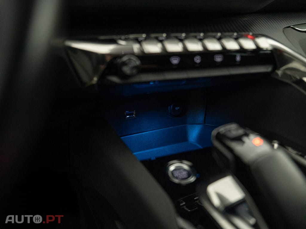 Peugeot 3008 1.6 Hybrid Allure e-EAT8
