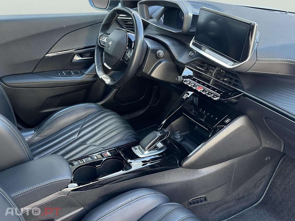 Peugeot E-2008 GT+