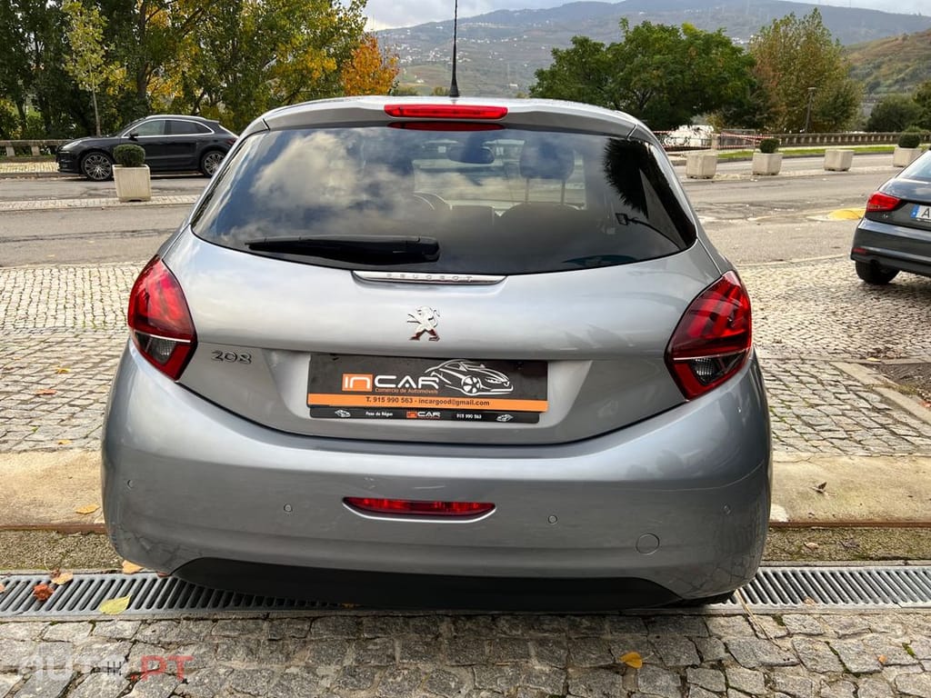 Peugeot 208 1.2 PureTech Signature