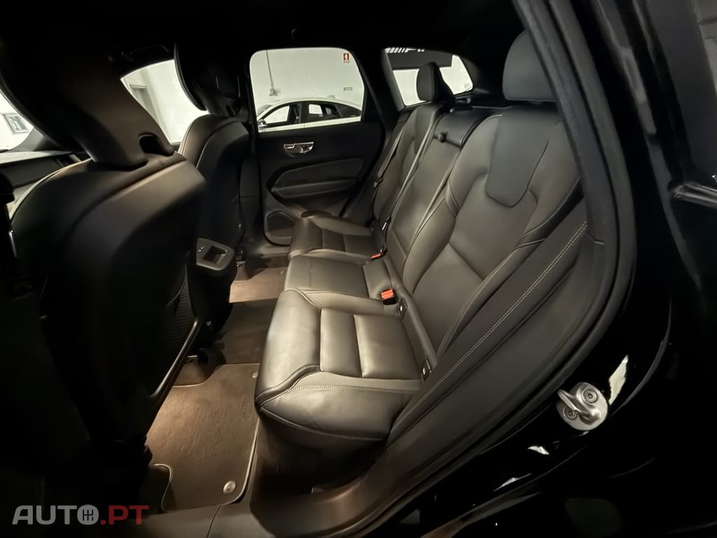 Volvo XC60 2.0 B4 R-Design Geartronic