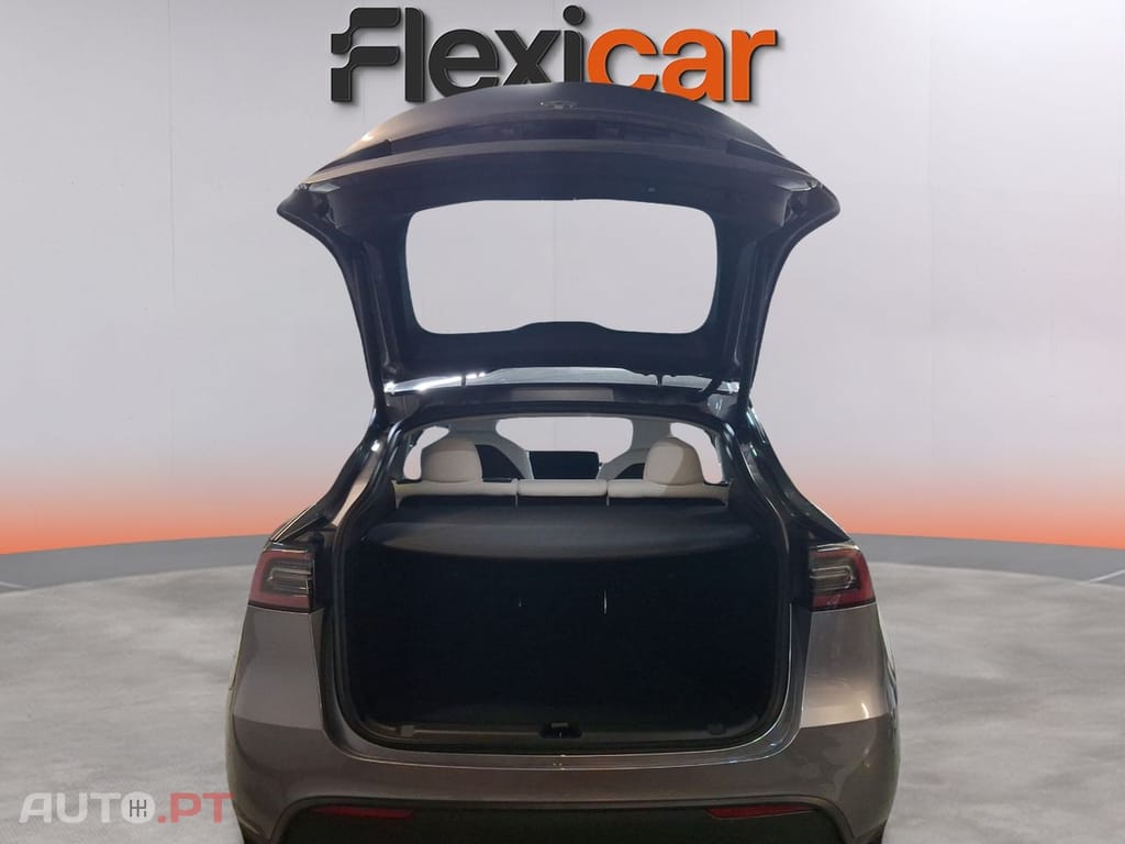 Tesla Model Y Long-Range RWD