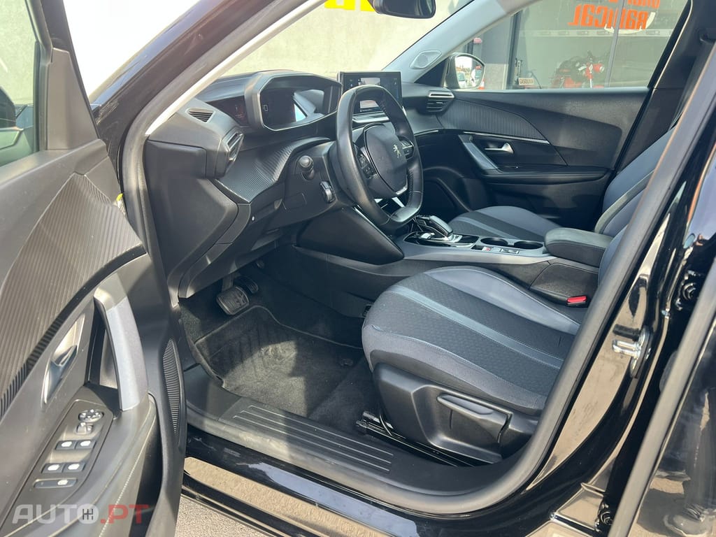 Peugeot E-2008 50 kWh Allure Pack